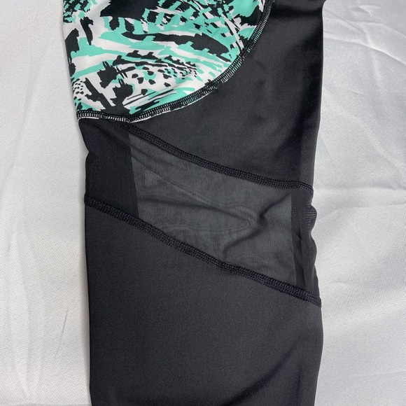 LuLaRoe Fearless Crop Fitness Leggings - Picture 4 of 7